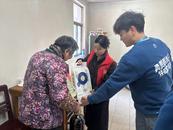 合肥亳州路街道：腊八送慰问 温暖邻里情  