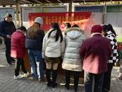 鳳凰山街道光明社區舉辦“春風送崗，暖心行動”就業援助活動