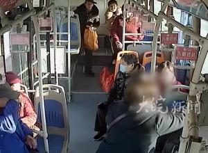 安徽郎溪一7旬乘客发病晕倒，公交司机暖心救助