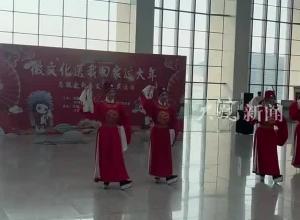 “徽文化送我回家过大年” 合肥南站候车大厅 文艺演出温暖回家路