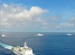 中国海警舰艇编队1月8日在我钓鱼岛领海巡航