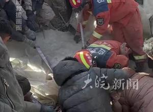 震后重生：废墟中救出的母子 来了很多人来抢救我们 “以后也要当兵 为人民服务”
