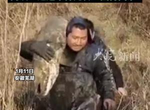 男子抓到70斤鳡鱼快背不动了“大概价值2000元，已经送人了”“这还不算大，曾抓到最大的119斤重!