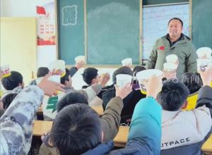 学校买19只羊 炖1100斤羊肉 
请全校师生喝羊汤 
希望学生们考个好成绩