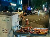 江西景德鎮一攤點用消防水煮米粉售賣？當地回應：視頻非近期所拍，已責令停業
