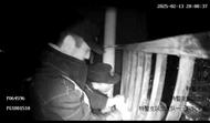 蚌埠特警飛身拽回樓頂欲輕生少女