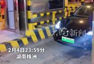 高速免費(fèi)通行即將結(jié)束，高速收費(fèi)站上演“速度與激情”，每輛車都在爭分奪秒。
