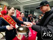 蚌埠火車站：候車室內(nèi)元宵喜樂會(huì)感染旅客