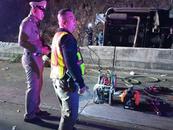 泰國一巴士發(fā)生翻車事故，致17人死亡超40人受傷