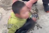 男孩落水后被路過的夫妻救出，臉都憋紫了 拍半天吐出水才開始哭，“奶奶送來紅包感謝 只收了紅繩”