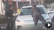 蚌埠一車輛頂行執(zhí)法人員數(shù)十米，官方：無證營運被查欲逃跑