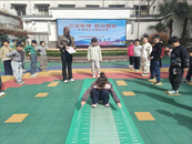 立定乾坤 躍出精彩  鳳二小教育集團舉行一年級組立定跳遠比賽