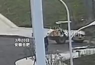 遛彎鍛煉撿到近6萬現金 等待很久無人來認領 合肥女子報警 謝絕千元酬謝