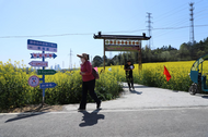 貴池區(qū)牛頭山鎮(zhèn)：以花為媒助力鄉(xiāng)村振興 田園競技點燃春日激情
