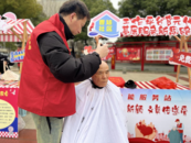蕪湖市鳩江區(qū)曹姑社區(qū)養(yǎng)老服務(wù)站：學(xué)雷鋒，送溫暖  