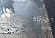 老人貼心為小雞送溫暖 險讓“小雞”變“烤雞”