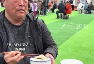 新兵入伍現(xiàn)場父親飽含熱淚送行 顫抖著雙手喂兒子吃餃子 拍攝者：老父親非常質(zhì)樸地囑咐孩子“不要掛念家.mp4