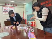 合肥市庐阳区杏林街道北都社区开展“美丽绽放”口红DIY主题活动  