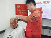周本华：理发