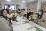 城南鎮方小河社區開展“芳華悅己 自在逐光”三八婦女節插花活動