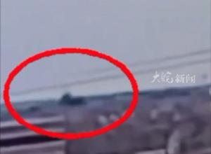 美国一飞机坠毁引燃房屋 机上无人生还