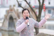 近期火爆的“沂蒙二姐”為安徽池州鱖魚寫詩：若問人間至味藏何處？灶臺煙火帶家書 