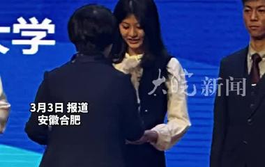 连闯三关！盲人大学生郁晓楠勇敢“逐光”  在省级赛事中获金奖    
