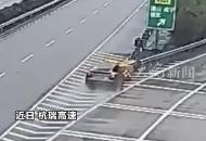 男子駕車高速上犯困 撞上匝道護(hù)欄騰空翻轉(zhuǎn)兩圈 好在本人毫發(fā)無傷