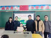 無為市小學生拾金不昧  派出所“上門送禮”