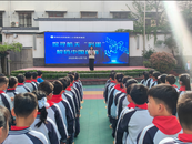 鳳二小教育集團舉行“探尋航天‘彩蛋’ 解碼中國自信” 主題升旗儀式
