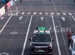 “阜马”鸣枪开跑 2.2万跑友参加