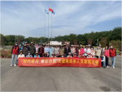 菱湖社區(qū)開展“相約春天  親近自然”關(guān)愛離退休人員主題游園活動