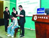 銅陵：青年夜校學中醫護頸椎