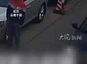女子开车来考科目一看懵交警，被发现后辩解：早上太慌了……