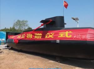 合肥“航母哥”将潜艇模型 
捐赠黄旭华旧居纪念馆
“不能卖 代表安徽人心意无偿捐赠”