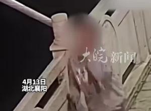 女子和家人发生矛盾 服用头孢后饮酒准备跳河 危急时刻热心群众和民警 迅速冲上前 合力将女子救下
