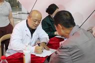 安徽肥东：爱心义诊进建材中心，温暖服务送到身边  