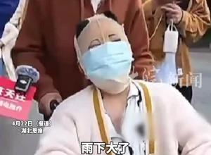 女生拒复合被泼汽油案二审将开庭，当事人称现在连汽油车都不敢坐，“我闻到车里的皮革味就感到不适”