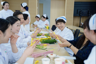 5.12系列活動｜情暖護士節 關愛綻芳華 蚌埠市一院舉行女性健康講座+制作扭扭花活動