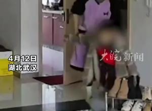 女子突然被养了3年的猫攻击 腿上遍布伤痕“平时很温顺，不知道哪里招惹了它”