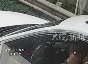 奶爸在收费站想给2岁宝宝要热水 收费员的反复叮嘱太暖心