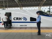 过节不能与家人团聚 铁路民警在平凡中成就不凡