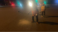 六安市公路處夜間及時清理灑落玻璃渣，確保道路安全暢通
