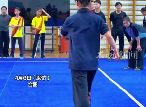 武校女生高难度动作 技惊四座 武术是勤能补拙的项目一分汗水一分收获 为优秀的女运动员点赞！