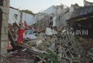 福建安溪一民房屋頂坍塌 事發時房中有7人  1人住院治療 2人輕微擦傷