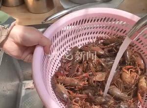 唯有美食不可辜负 男子坚持烹饪龙虾30年 红火的不只是美味