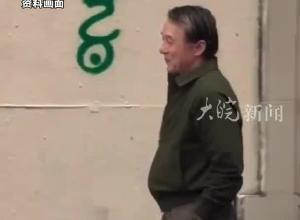 成龙迎来71岁生日 近日出席活动已白发苍苍 出道63年 曾说只要还能打就会拍戏