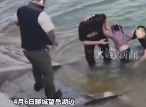女孩水边洗手一头栽进望岳湖里 山东大哥奋不顾身跳水救人 妻子幽默奖励：今晚不用刷碗了