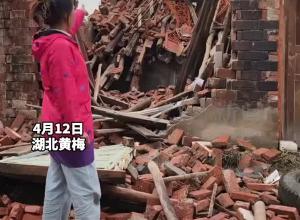 受大风强降雨影响 湖北一地房屋受损 当地回应：无人员伤亡，正积极抢修
