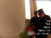 8分鐘，蚌埠特警25樓救下輕生男子 
